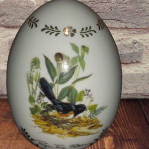 Danbury Mint Songbird Egg by Roger Tory Peterson Towhee 1995 Porcelain Egg